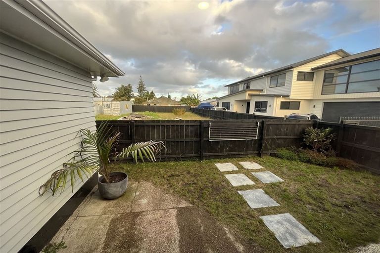Photo of property in 71 Archibald Road, Kelston, Auckland, 0602