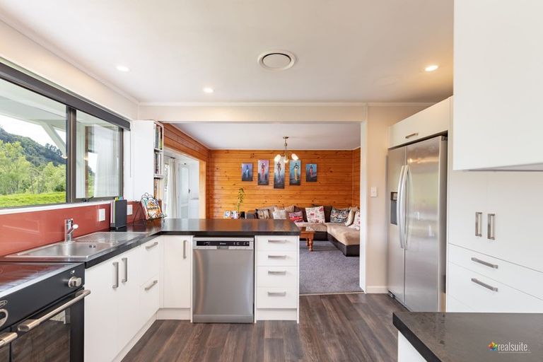 Photo of property in 17b Gemstone Drive, Birchville, Upper Hutt, 5018