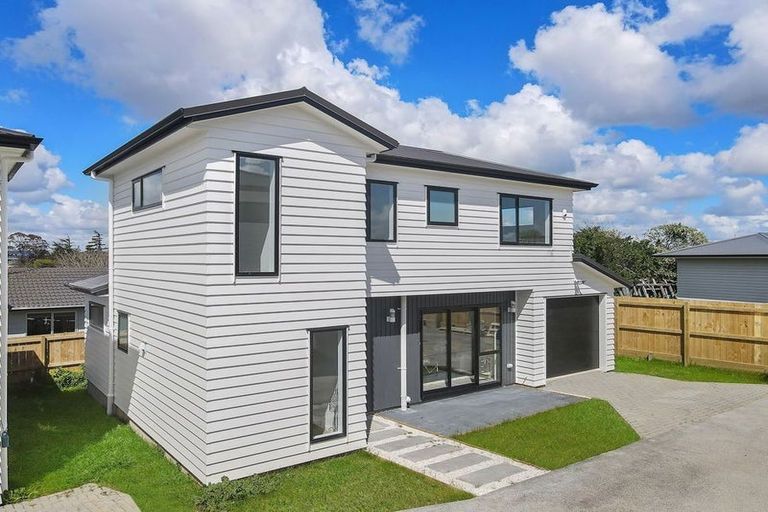 Photo of property in 17a Massine Place, Randwick Park, Auckland, 2105