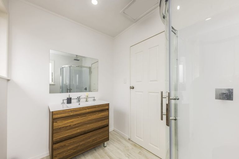 Photo of property in 1/13 Blanes Road, Weymouth, Auckland, 2103