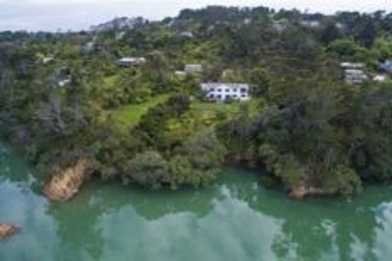 Photo of property in 7 Chatham Avenue, Paremoremo, Auckland, 0632