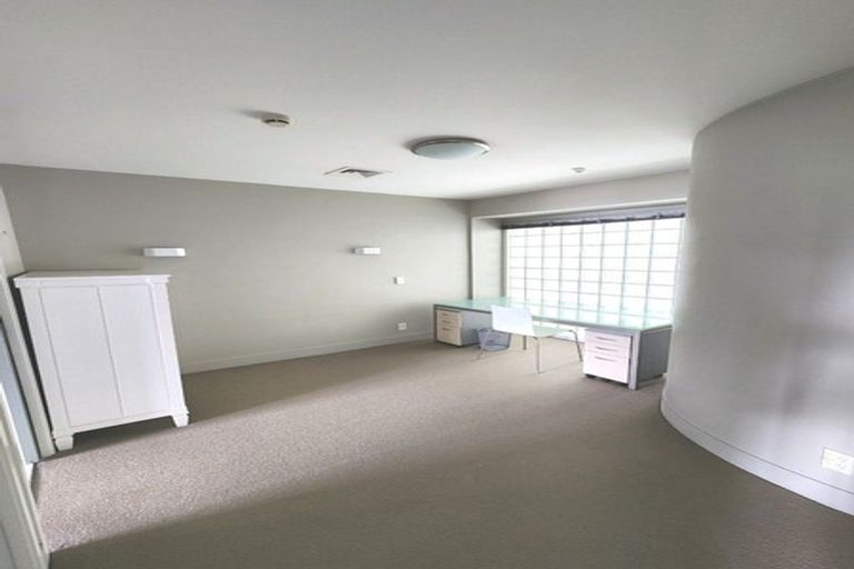 Photo of property in The Capital, 2/370 Oriental Parade, Oriental Bay, Wellington, 6011