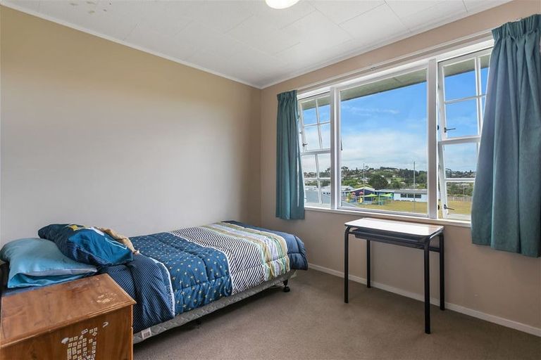 Photo of property in 7 Hueglow Rise, West Harbour, Auckland, 0618