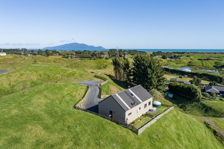 Photo of property in 155 Derham Road, Te Horo, Otaki, 5581