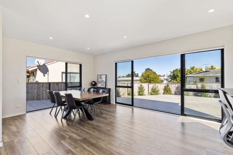 Photo of property in 32a Tupaki Place, Pakuranga Heights, Auckland, 2010