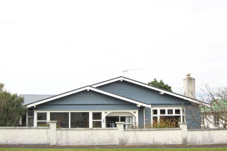 Photo of property in 1 Kitchener Terrace, Moturoa, New Plymouth, 4310