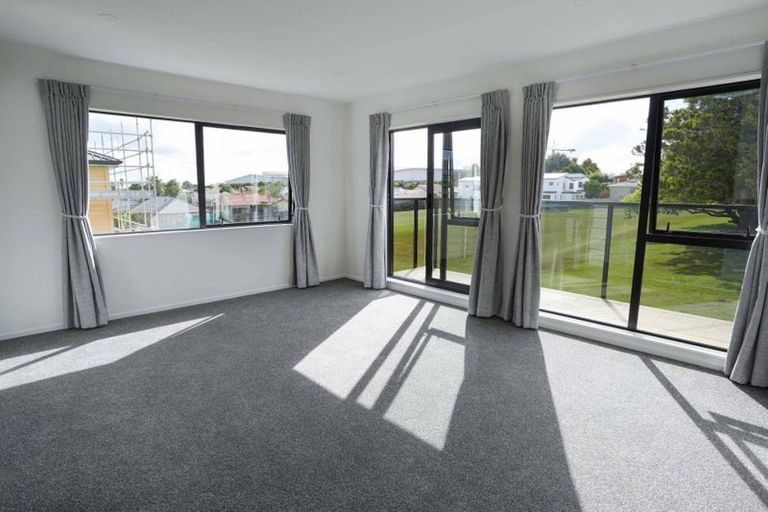 Photo of property in 8/19 Kingdale Road, Henderson, Auckland, 0610