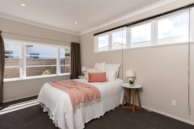 Photo of property in 7b Romney Square, Tawa, Wellington, 5028