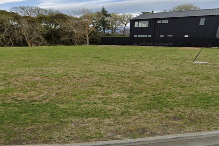 Photo of property in 100 Oak Road, Poraiti, Napier, 4112
