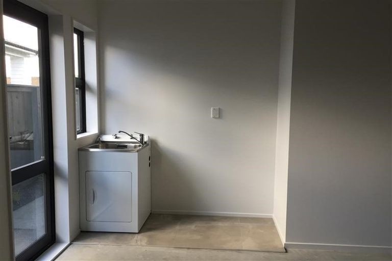 Photo of property in 29 Syd Grant Crescent, Orewa, 0931