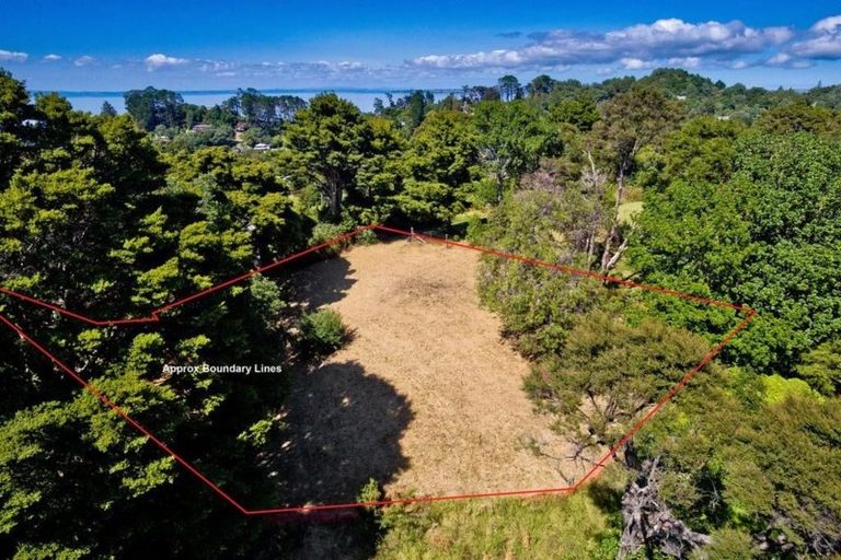 Photo of property in 47 Laingholm Drive, Laingholm, Auckland, 0604