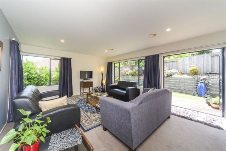 Photo of property in 11 Ruapehu Drive, Fitzherbert, Palmerston North, 4410