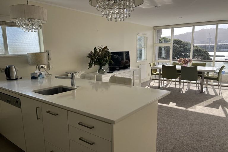 Photo of property in 2/130 Oriental Parade, Oriental Bay, Wellington, 6011