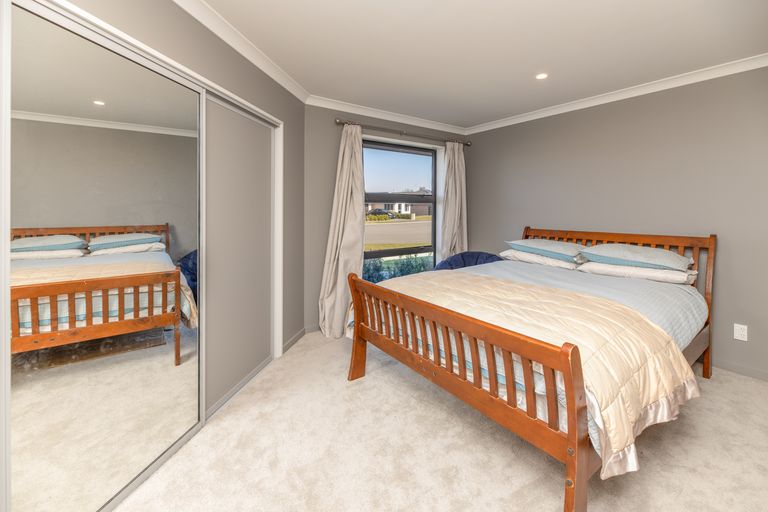 Photo of property in 7 Dundee Close, Darfield, 7510