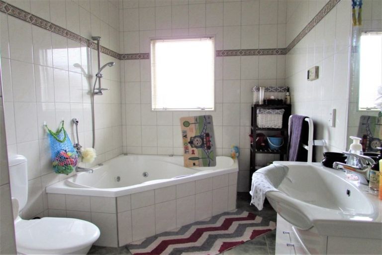 Photo of property in 107 Kentwood Drive, Woodridge, Wellington, 6037