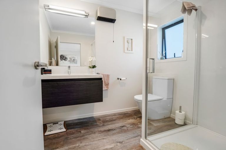 Photo of property in 8 Ash Close, Levin, 5510