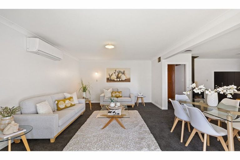 Photo of property in 1/100 Prestons Road, Redwood, Christchurch, 8051