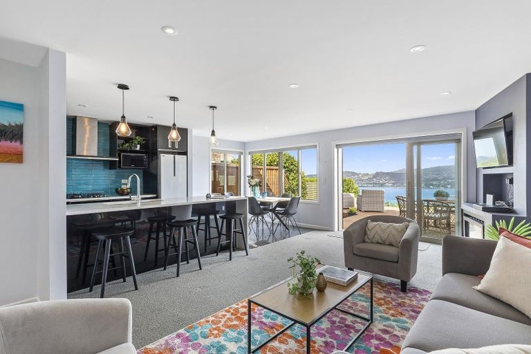 Photo of property in 5 Countess Close, Maupuia, Wellington, 6022