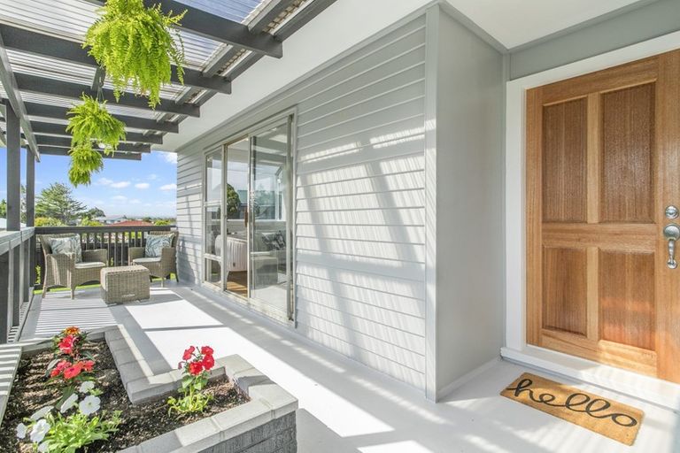 Photo of property in 14 Dunstall Place, Mangere Bridge, Auckland, 2022