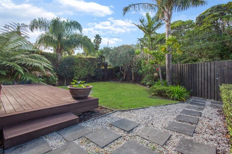 Photo of property in 1f Eversleigh Road, Belmont, Auckland, 0622