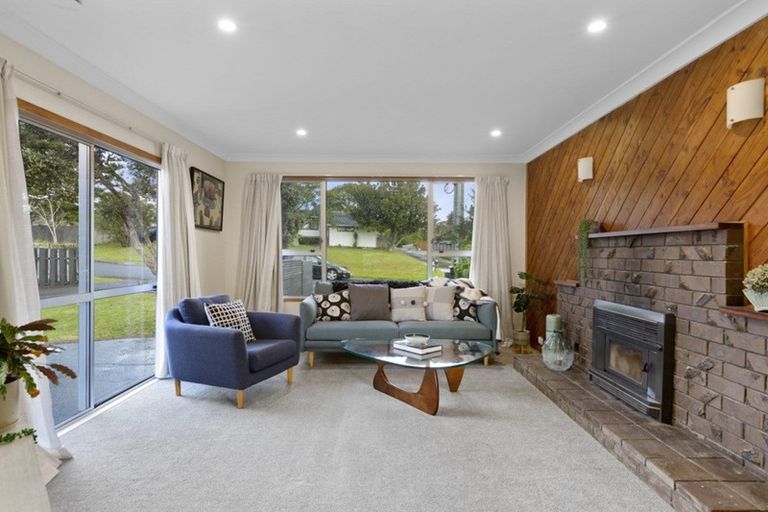 Photo of property in 49 Cron Avenue, Te Atatu South, Auckland, 0610