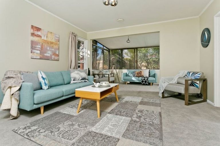 Photo of property in 32 Hatherlow Street, Glenfield, Auckland, 0629
