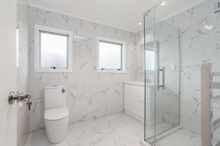 Photo of property in 2/152 Rathgar Road, Henderson, Auckland, 0610