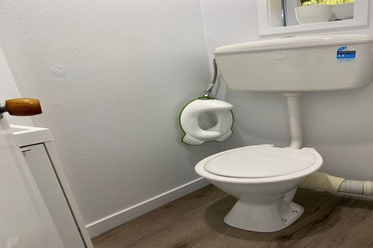 Photo of property in 2/366a Glenfield Road, Glenfield, Auckland, 0629