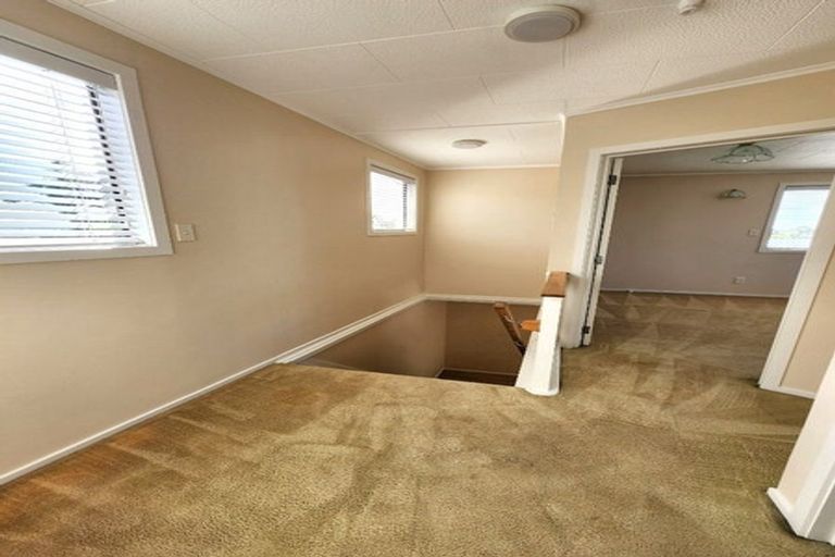 Photo of property in 39a Sturges Road, Henderson, Auckland, 0612
