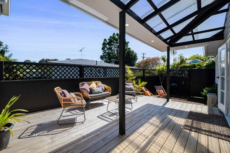 Photo of property in 226 Tukapa Street, Westown, New Plymouth, 4310