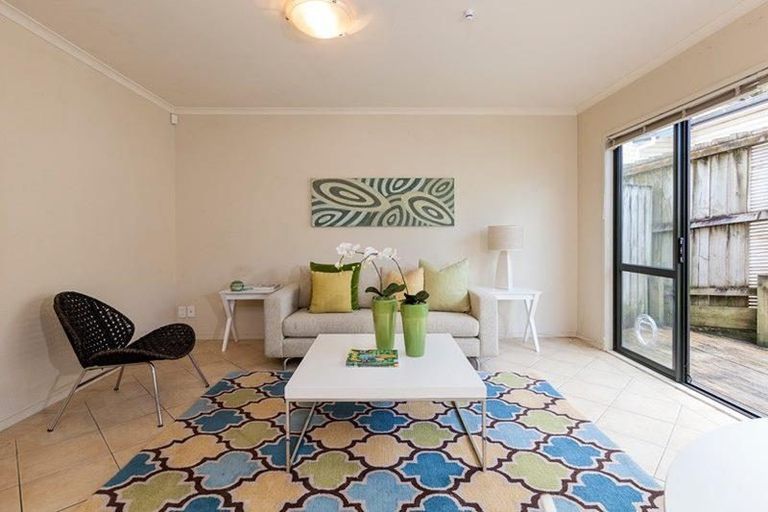 Photo of property in 37 Tiri Tiri Road, Birkdale, Auckland, 0626