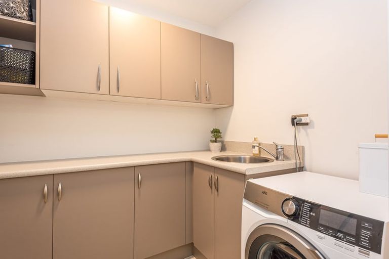 Photo of property in 14 Willowview Drive, Redwood, Christchurch, 8051