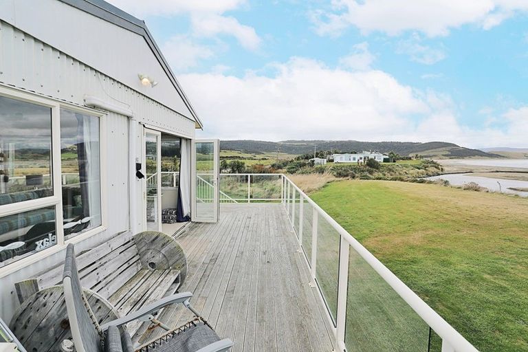 Photo of property in 491 Waikawa-curio Bay Road, Curio Bay, Tokanui, 9884