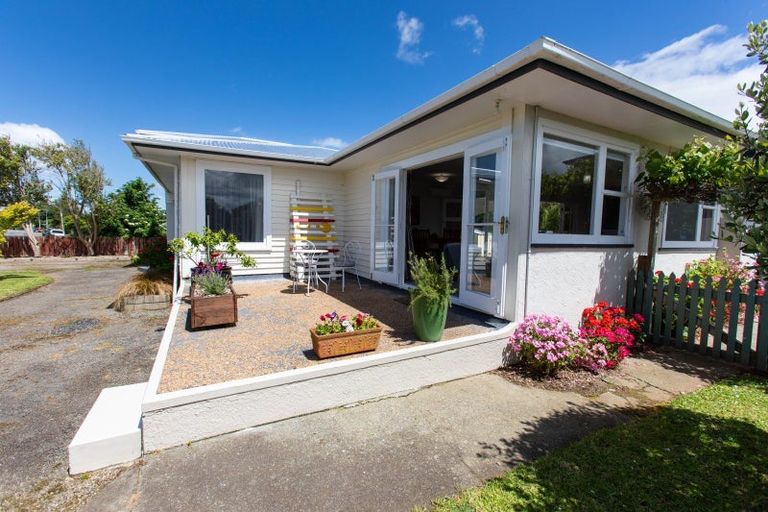 Photo of property in 77 Fergusson Street, Woodville, 4920