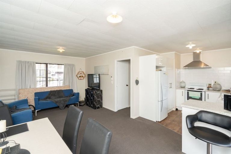 Photo of property in 25b Ross Crescent, Fairfield, Hamilton, 3214
