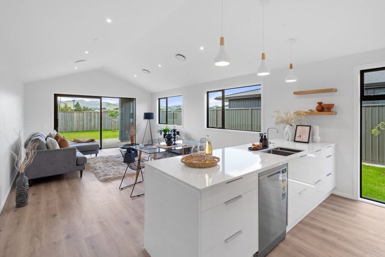 Photo of property in 11 Hereford Drive, Carterton, 5713