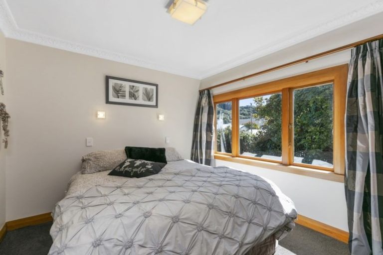 Photo of property in 11 Raine Street, Karori, Wellington, 6012
