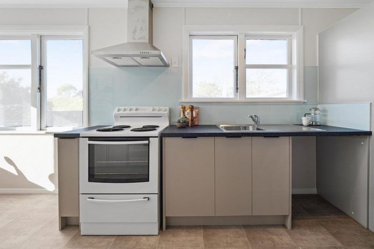 Photo of property in 102 Carisbrooke Street, Aranui, Christchurch, 8061