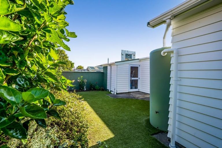 Photo of property in 46 Lismore Street, Merrilands, New Plymouth, 4312
