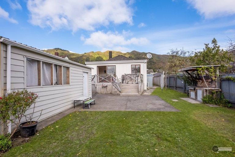 Photo of property in 3 Grierson Street, Naenae, Lower Hutt, 5011