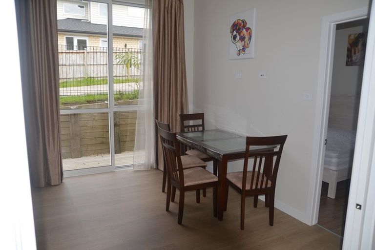 Photo of property in 17 Lagonda Rise, Oteha, Auckland, 0632