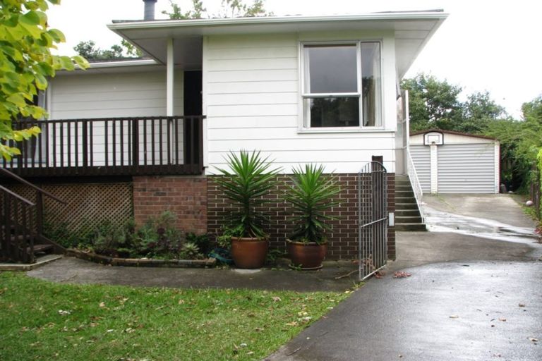 Photo of property in 17 Salamanca Road, Sunnynook, Auckland, 0620