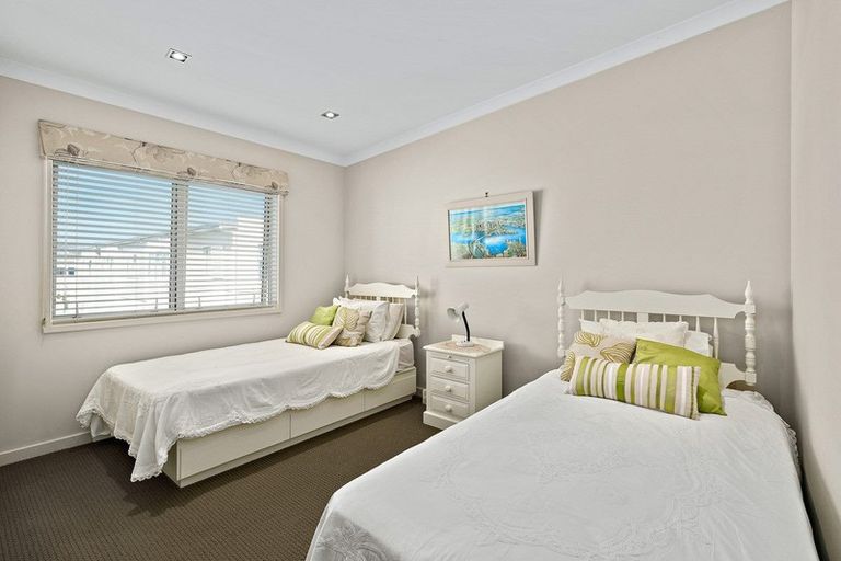 Photo of property in 5 Eaves Bush Parade, Orewa, 0931