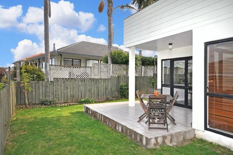 Photo of property in 1/16 Glucina Avenue, West Harbour, Auckland, 0618