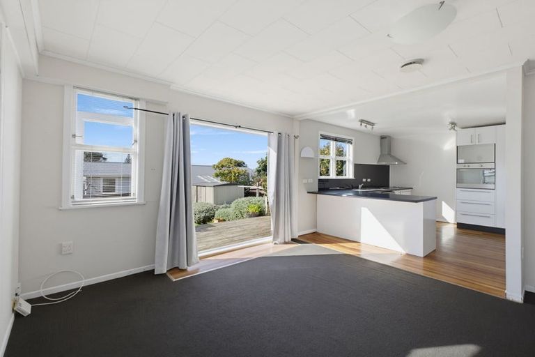 Photo of property in 5 Mayfair Place, Westown, New Plymouth, 4310