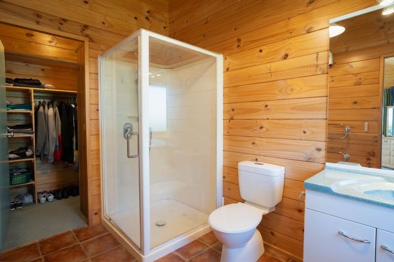 Photo of property in 8 Cameron Drive, Acacia Bay, Taupo, 3385