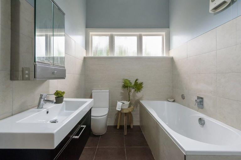 Photo of property in 11 Central Terrace, Kelburn, Wellington, 6012