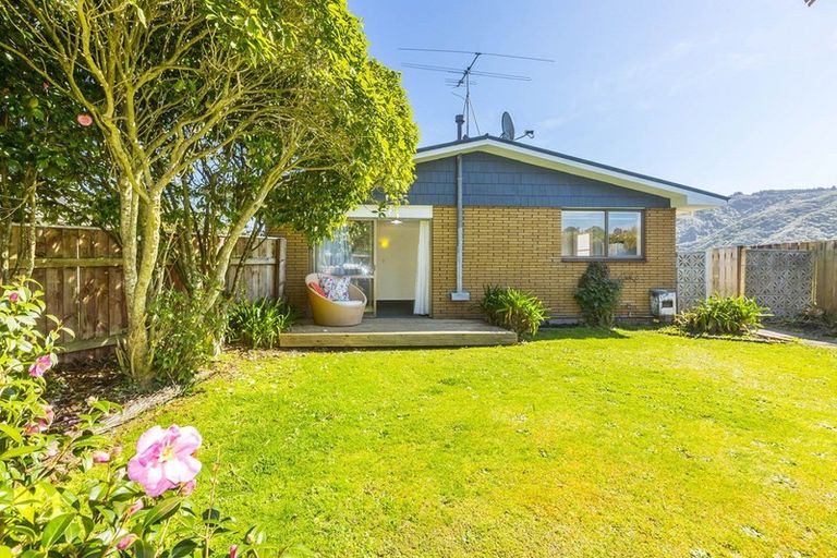 Photo of property in 1/21 Roband Crescent, Brown Owl, Upper Hutt, 5018
