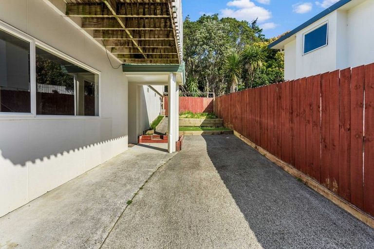 Photo of property in 2/16 Ocean View Road, Hatfields Beach, Orewa, 0931