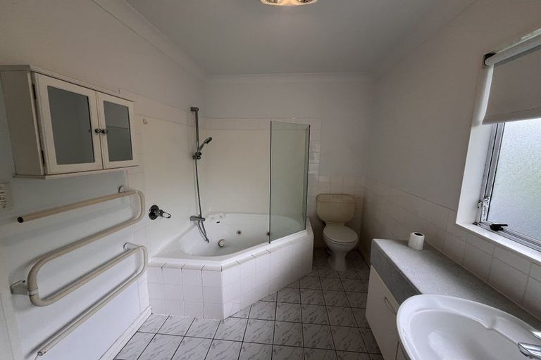 Photo of property in 111 Wheturangi Road, Greenlane, Auckland, 1051